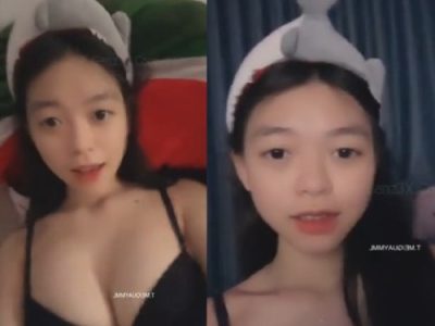 Gái xinh vú bự Huyền Trang show hàng khủng trên live